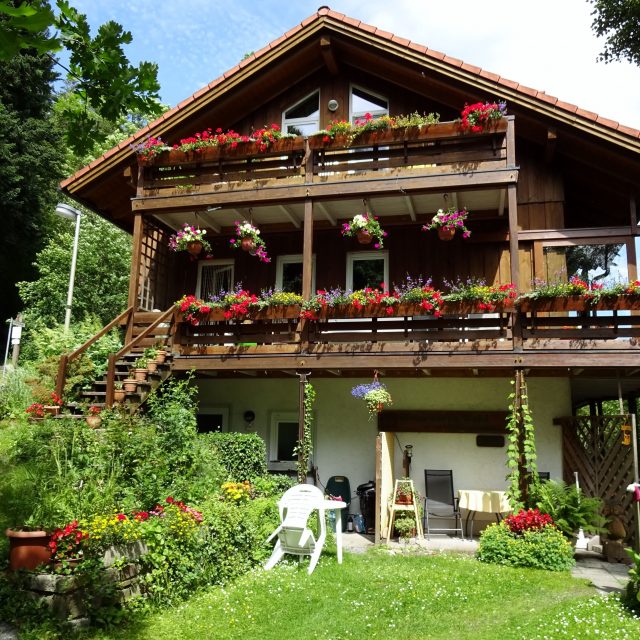 Haus vorm Wald