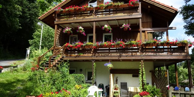 Haus vorm Wald